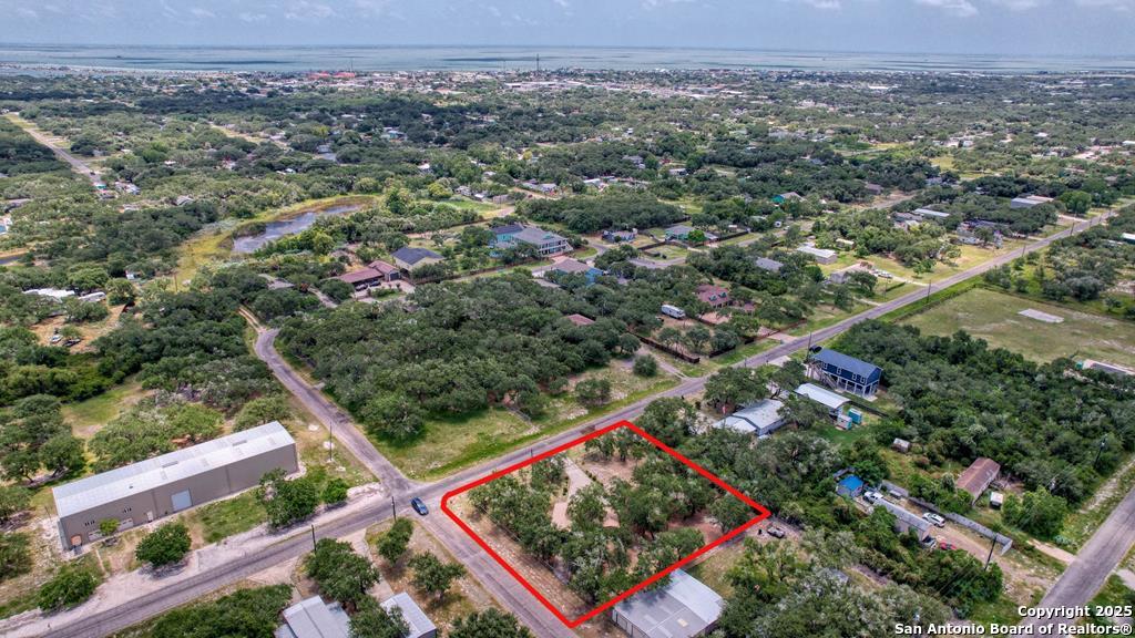 527 N Traylor Rockport TX 78382