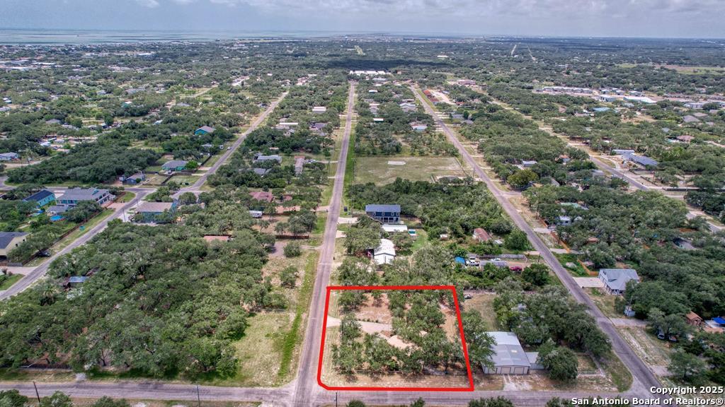 527 N Traylor Rockport TX 78382