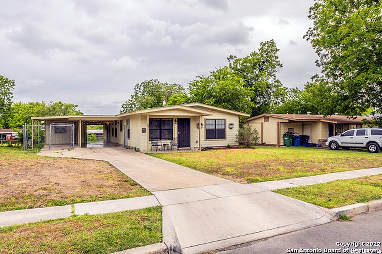 67 Storeywood Drive San Antonio TX 78213