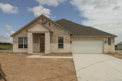 109 Scarlet Oak Circle Floresville TX 78114