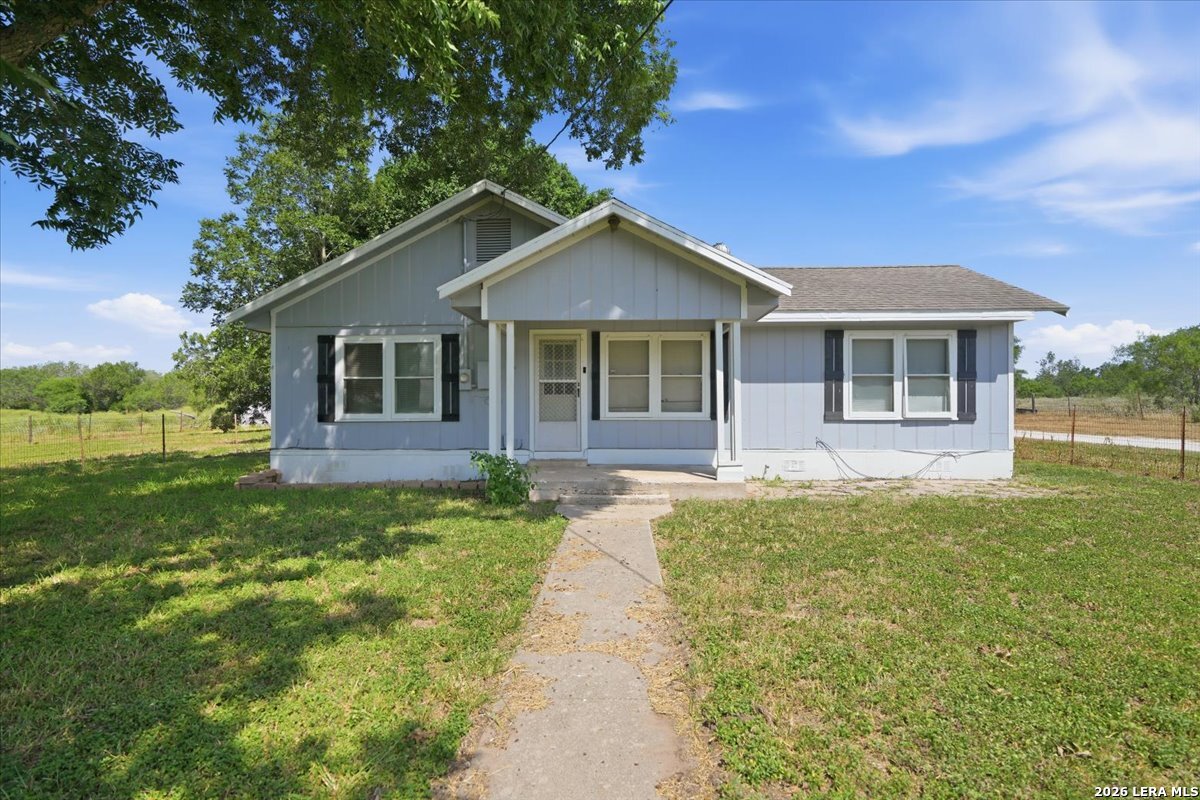 171 County Road 325 George West TX 78022