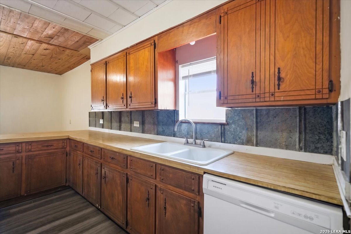 171 County Road 325 George West TX 78022
