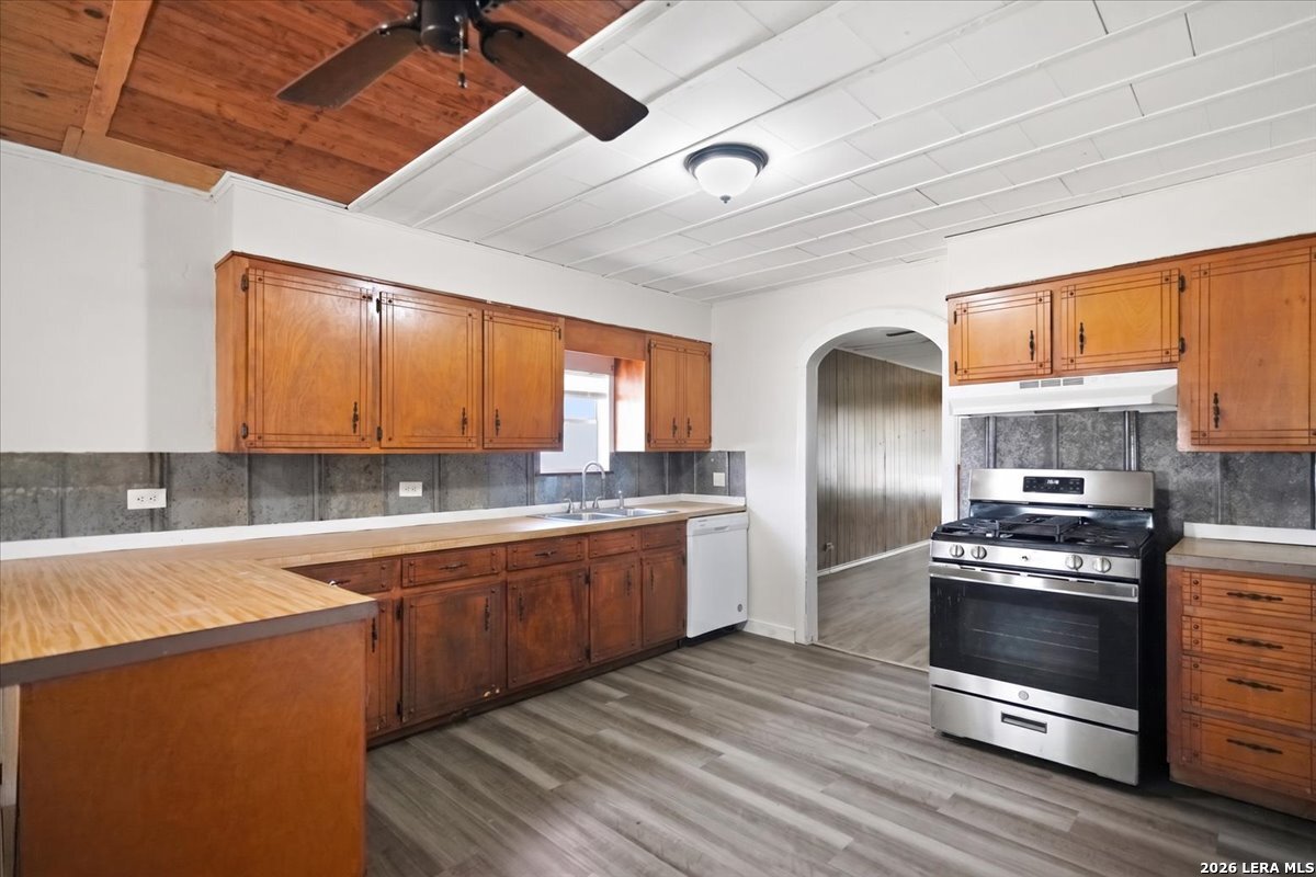 171 County Road 325 George West TX 78022