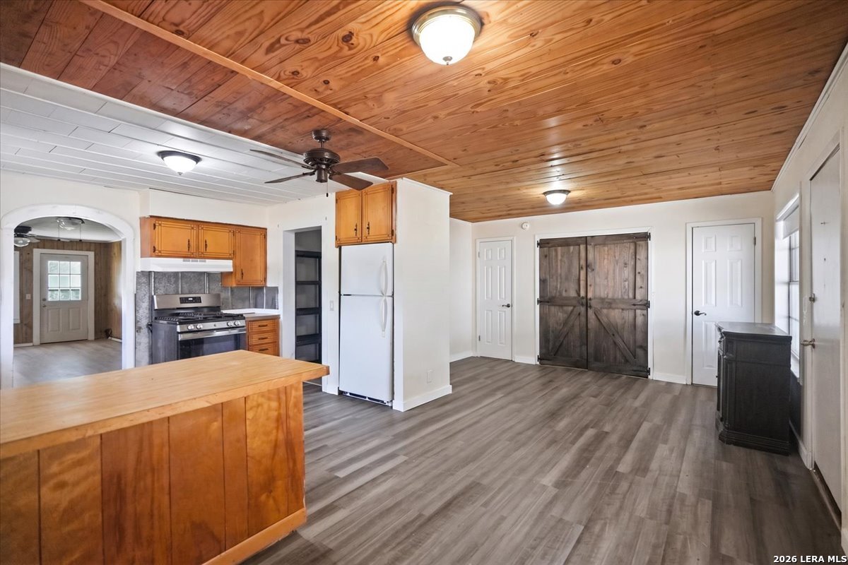 171 County Road 325 George West TX 78022