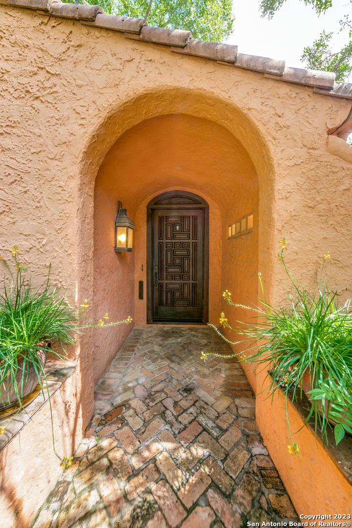 223 Stanford Drive Olmos Park TX 78212