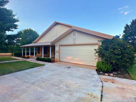508 Lagunillas Charlotte TX 78011