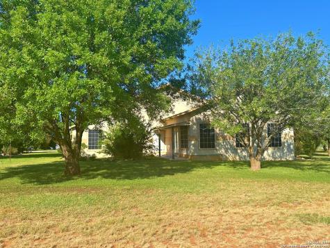 508 Lagunillas Charlotte TX 78011