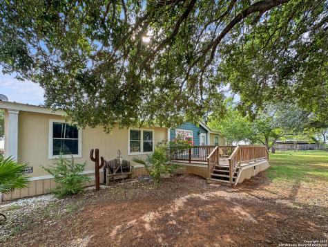 638 Lagunillas Charlotte TX 78011