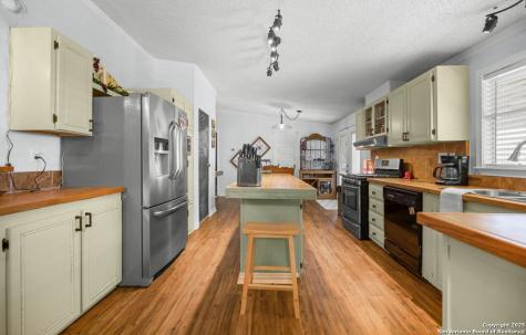 638 Lagunillas Charlotte TX 78011