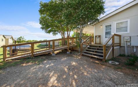 638 Lagunillas Charlotte TX 78011