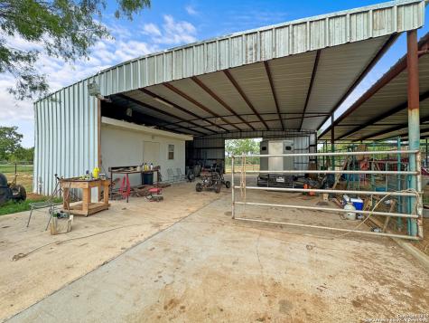 638 Lagunillas Charlotte TX 78011