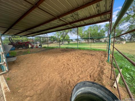 638 Lagunillas Charlotte TX 78011