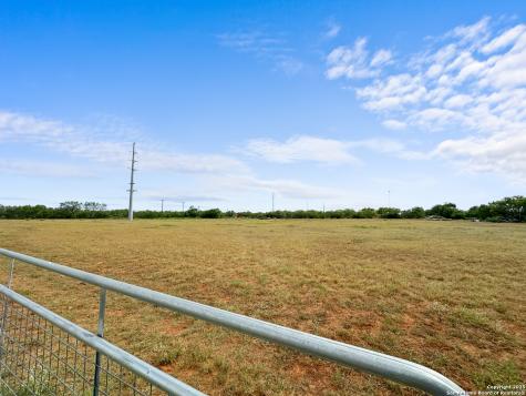 638 Lagunillas Charlotte TX 78011