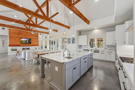 223 Oak Shores Canyon Lake TX 78133