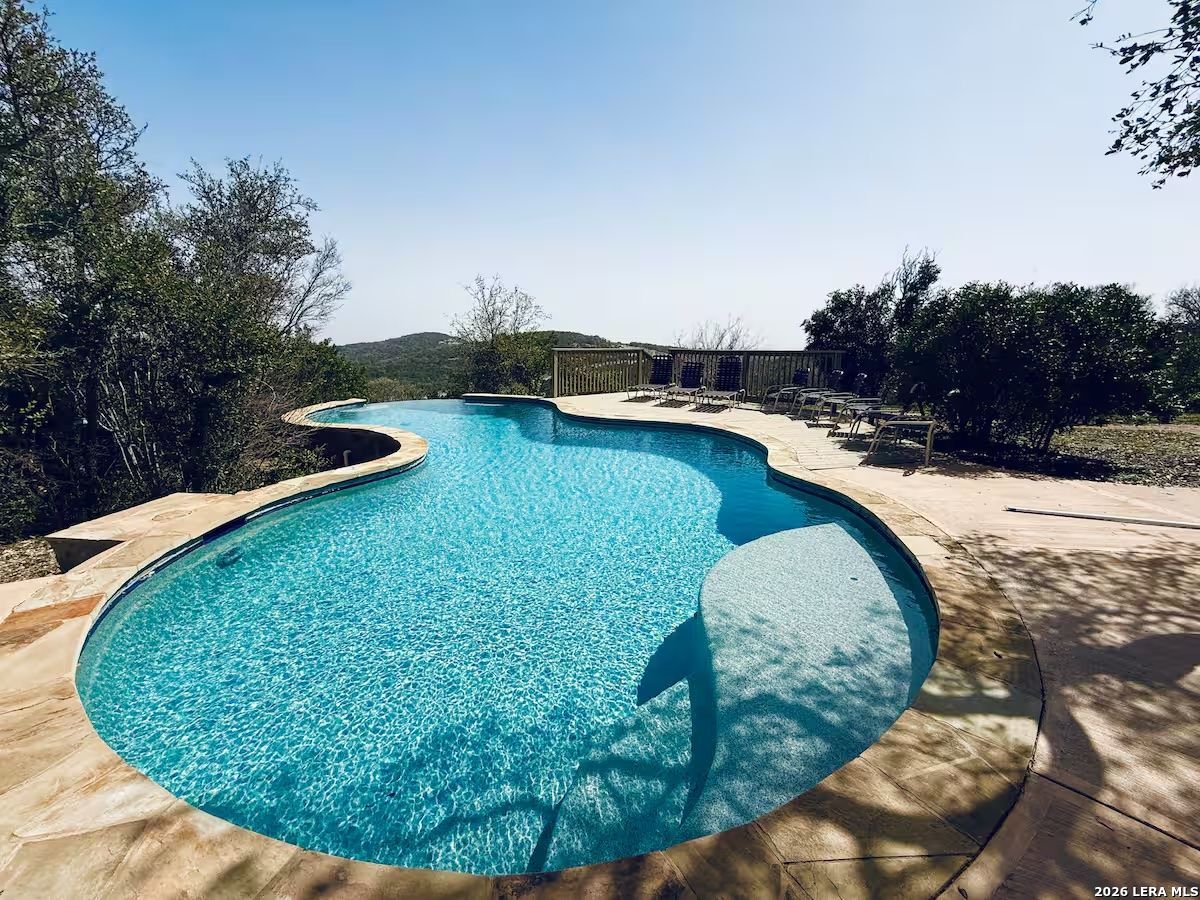 1040 County Road 2720 Mico TX 78056