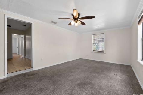 212 Djenadi Drive Pleasanton TX 78064