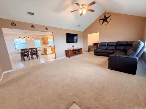 1520 Lakeside Drive Lakehills TX 78063