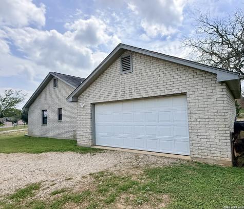 1520 Lakeside Drive Lakehills TX 78063