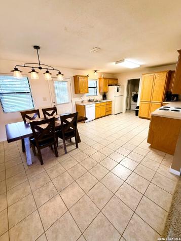 1520 Lakeside Drive Lakehills TX 78063