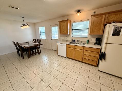 1520 Lakeside Drive Lakehills TX 78063