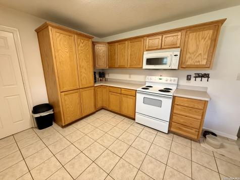 1520 Lakeside Drive Lakehills TX 78063