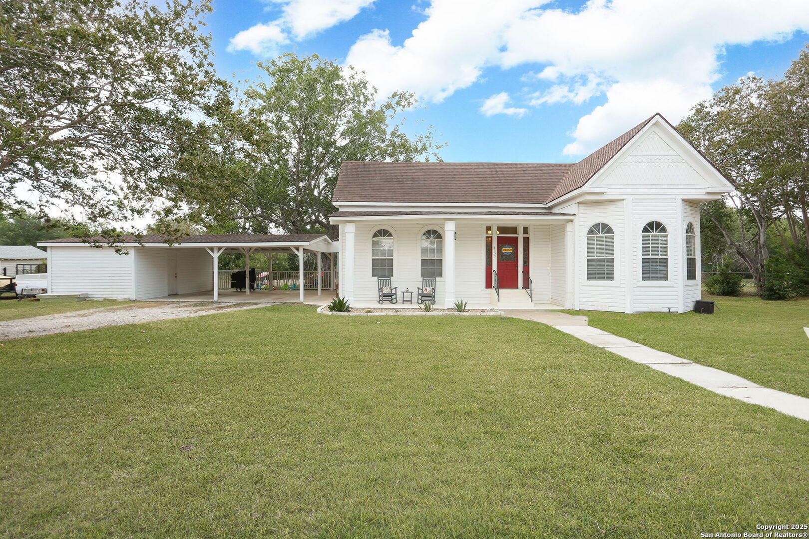 1503 S 2nd Street Floresville TX 78114