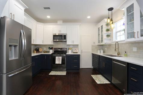 1503 S 2nd Street Floresville TX 78114