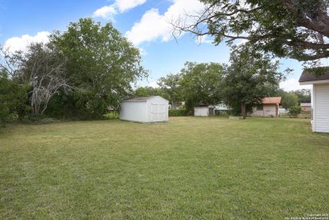 1503 S 2nd Street Floresville TX 78114