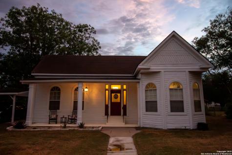 1503 S 2nd Street Floresville TX 78114