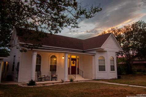 1503 S 2nd Street Floresville TX 78114