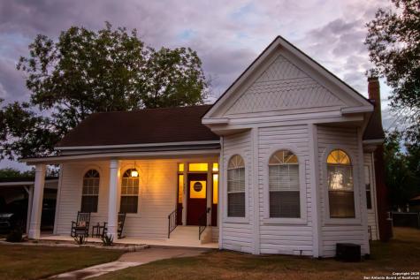 1503 S 2nd Street Floresville TX 78114