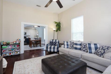 1503 S 2nd Street Floresville TX 78114