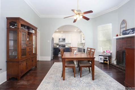 1503 S 2nd Street Floresville TX 78114
