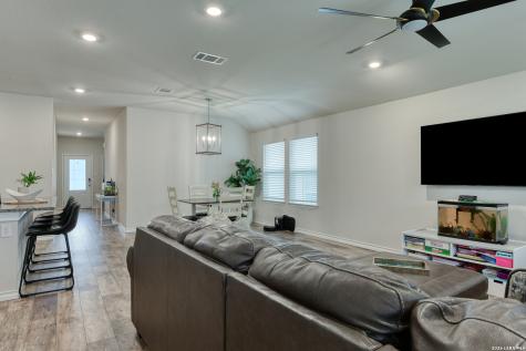 5615 Chase Falls San Antonio TX 78266