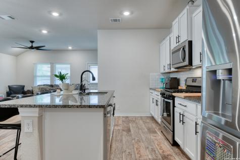 5615 Chase Falls San Antonio TX 78266