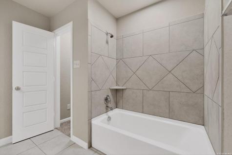 1141 Amber Lake Seguin TX 78155