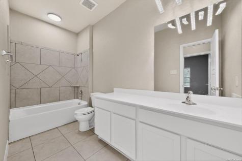 1141 Amber Lake Seguin TX 78155