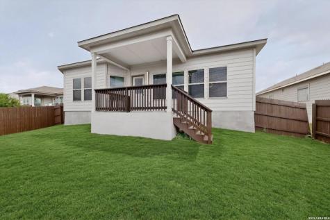 1141 Amber Lake Seguin TX 78155