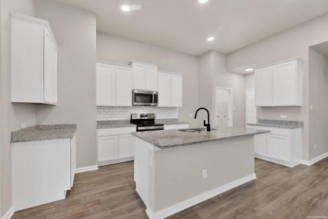 1141 Amber Lake Seguin TX 78155