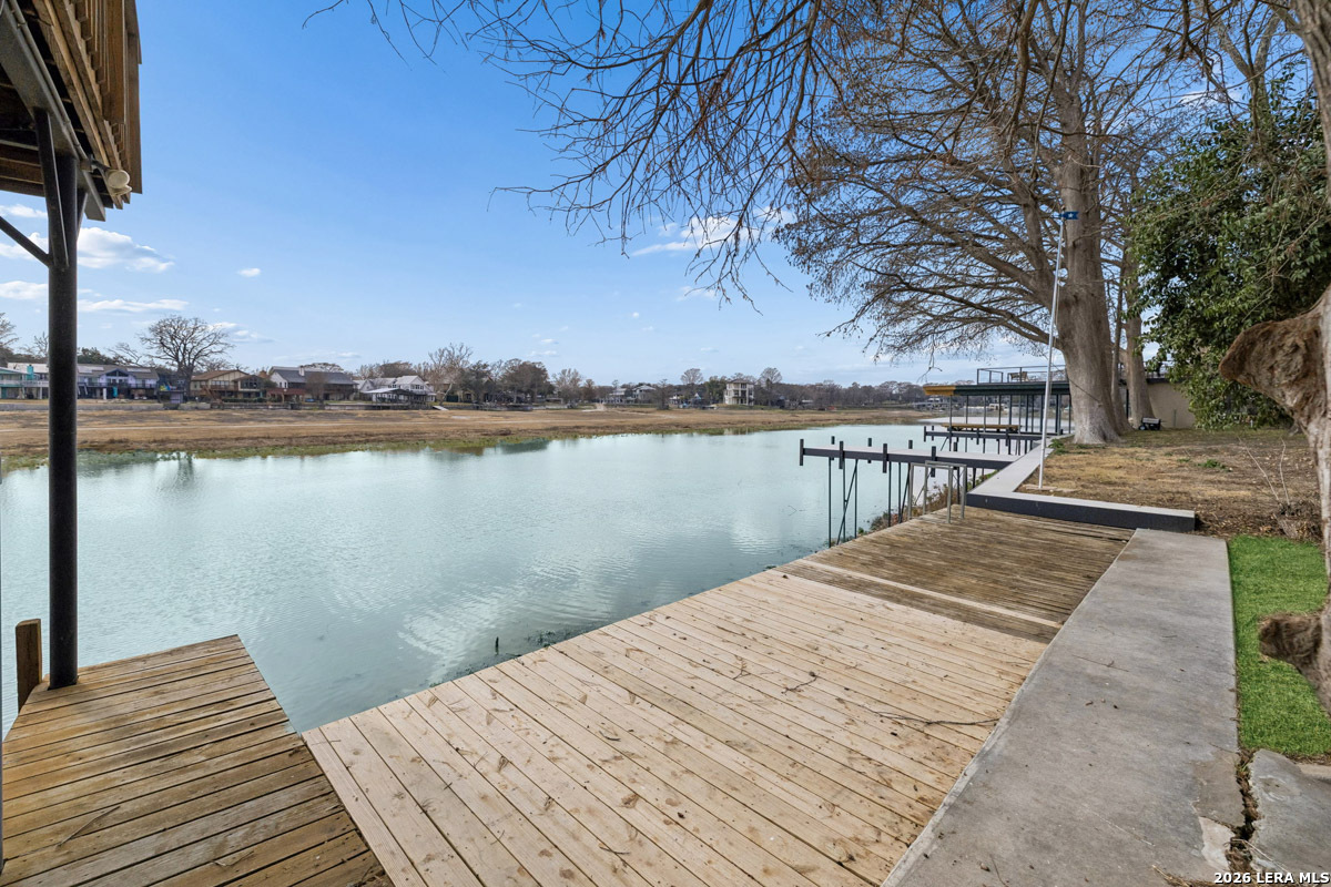 1307 Terminal Loop Mcqueeney TX 78123