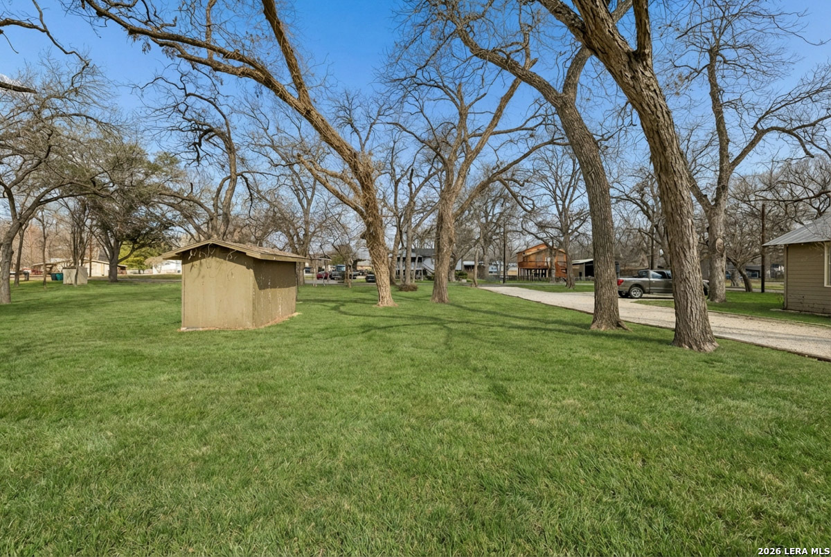 1307 Terminal Loop Mcqueeney TX 78123