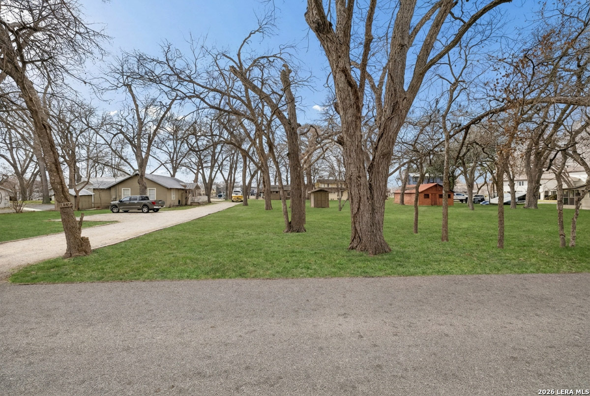 1307 Terminal Loop Mcqueeney TX 78123
