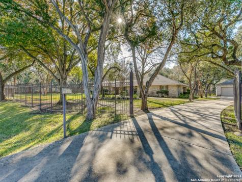108 Pin Oak Forest Street Hill Country Village TX 78232