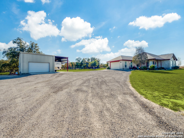 860 Lake Valley Drive Stockdale TX 78160