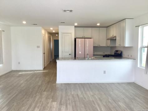 8163 Nube Medina San Antonio TX 78252