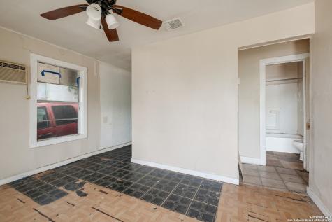 723 Larry San Antonio TX 78202
