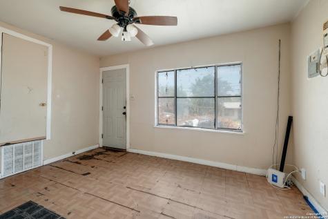 723 Larry San Antonio TX 78202