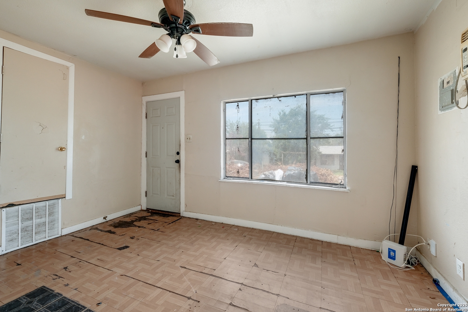 723 Larry San Antonio TX 78202
