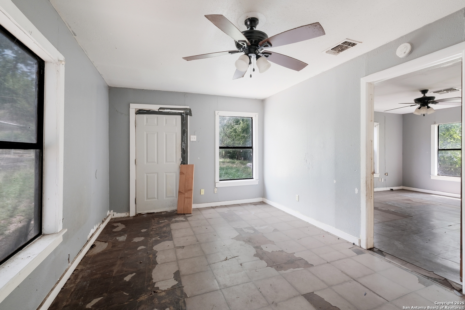 723 Larry San Antonio TX 78202