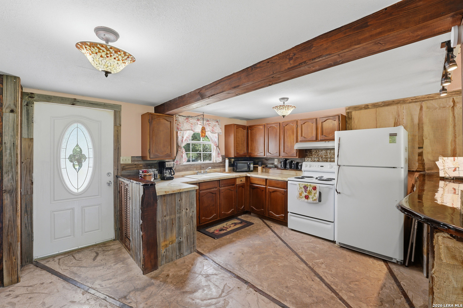 942 Leaning Oak Spring Branch TX 78070